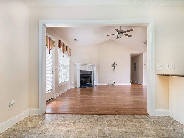 2705 Tonya Ct — Photo 2