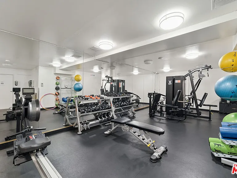 100 S Doheny Dr #213 — Photo 43