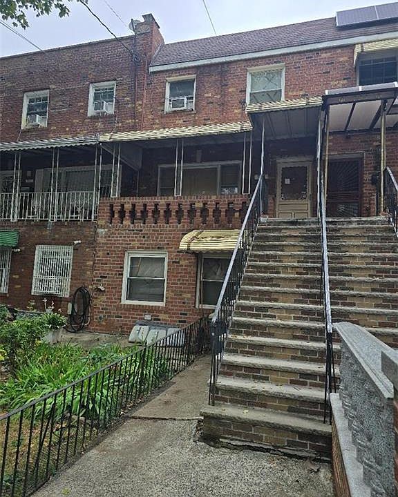 1st image of 749 E 80th St