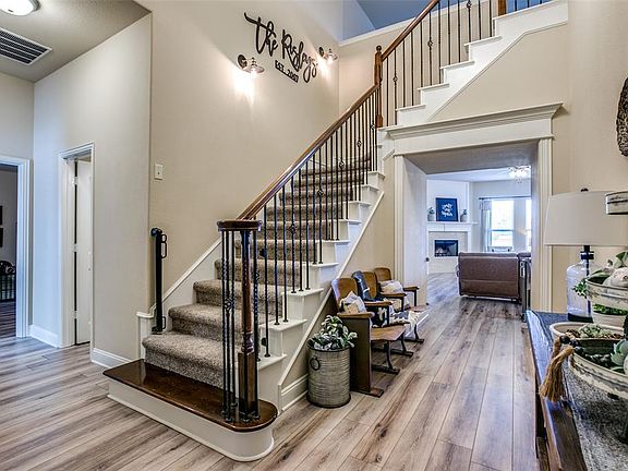 3rd image of 4025 Hyde Park Dr
