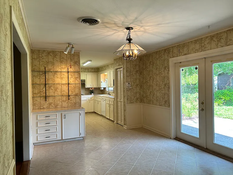 7214 Sharpview Dr — Photo 6