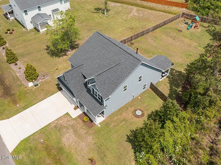 303 Red Cedar Dr — Photo 37
