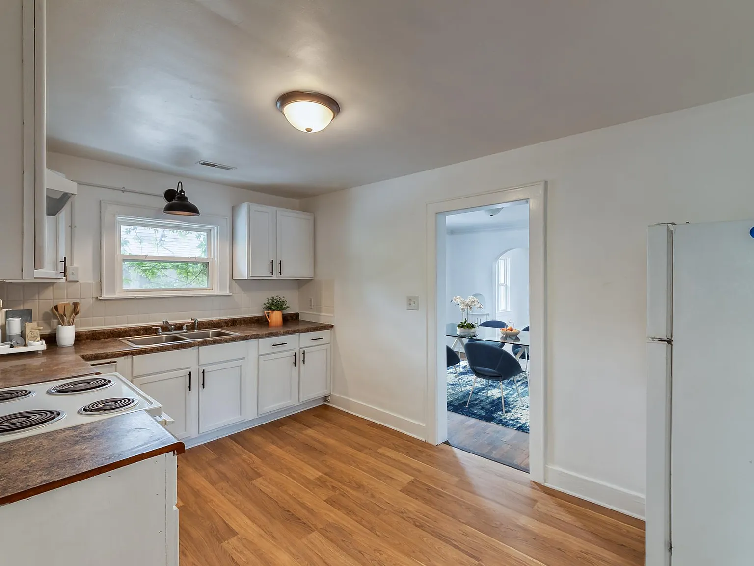 3 bed, 1200 sqft, $1,290 — Photo 4