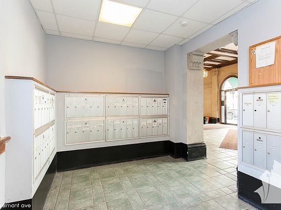 4th image of 505 W Belmont Ave #123