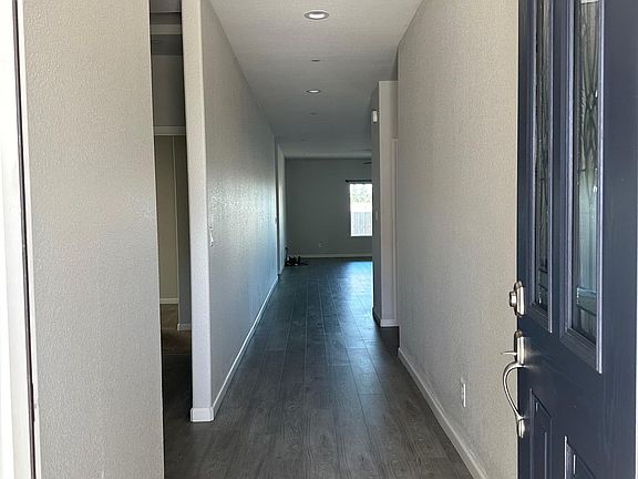 2nd image of 1747 Old Oak Dr