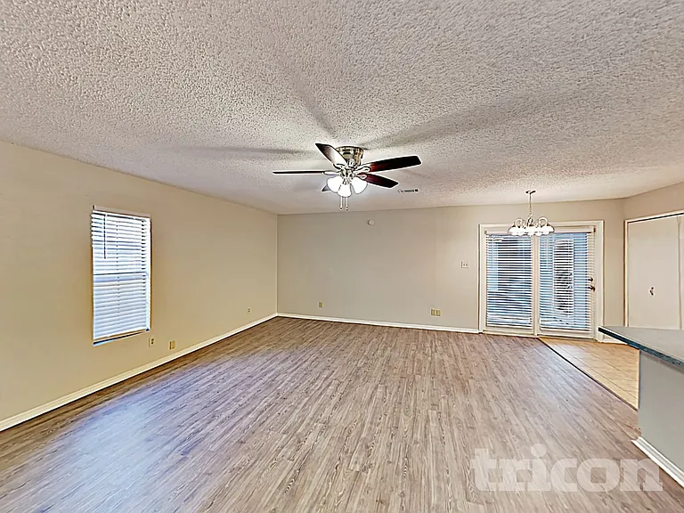 7309 Hedge Dr — Photo 3
