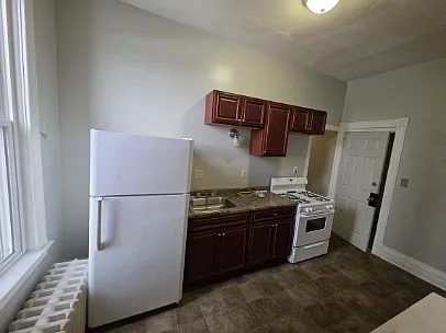 2525 Peach St #5 — Photo 2