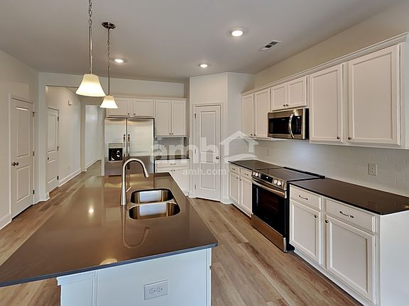 3rd image of 219 S Malayna Dr