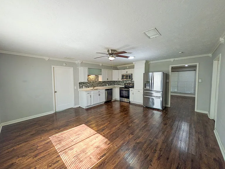 460 Belvedere Dr — Photo 6