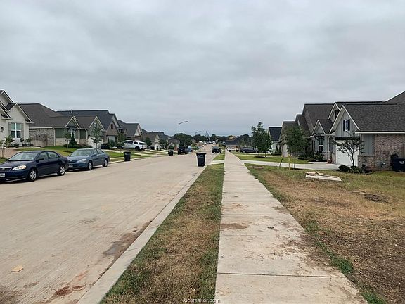 4th image of 4017 Brownway Dr