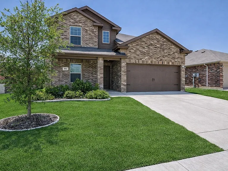 914 Decker Dr — Photo 1