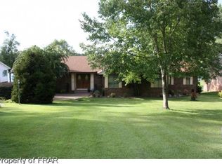 18 S Lakeshore Dr, Whispering Pines, NC 28327
