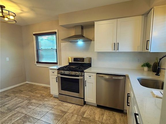 2nd image of 13717 Royal Blvd