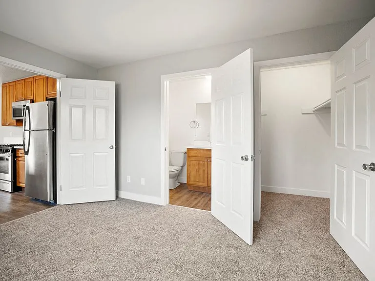 Brody Terrace Apartments — Photo 53