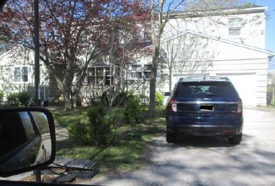 2nd image of 8 Windus Dr