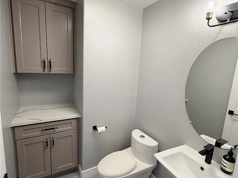 1124 S Mayflower Ave — Photo 4