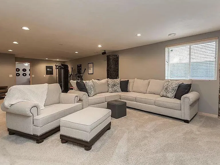 1020 Capri Dr NE — Photo 40