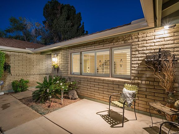 4th image of 945 E Magdalena Dr