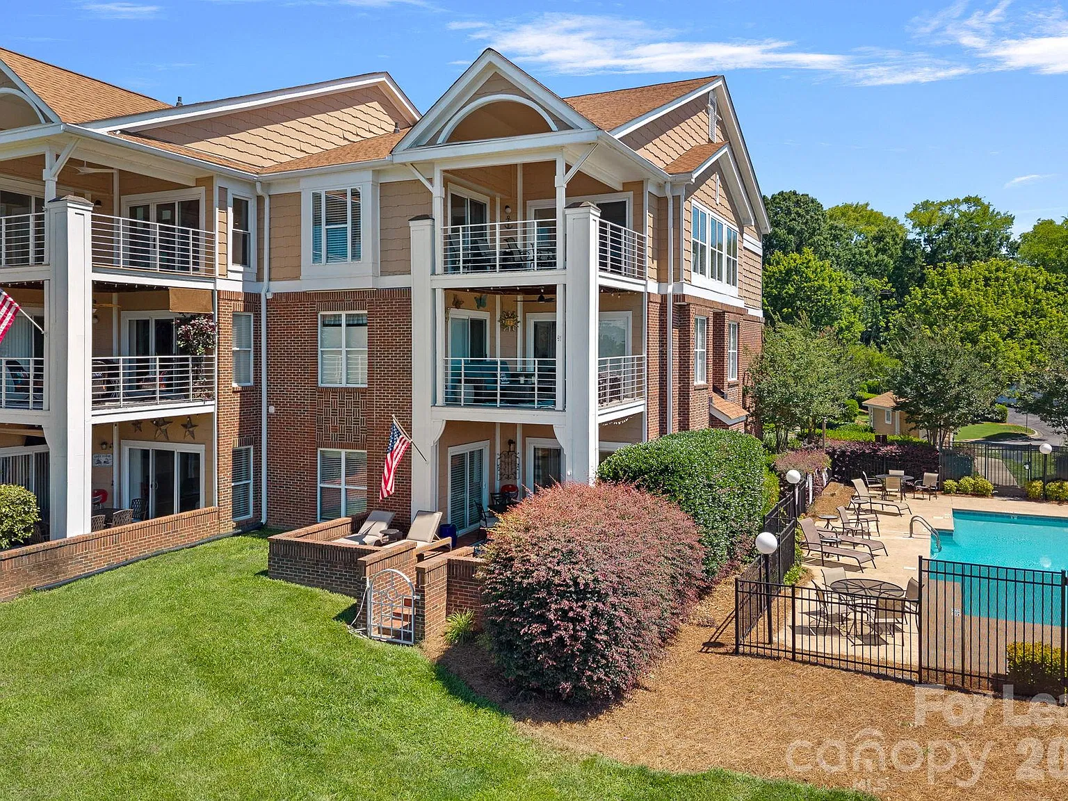 3 bed, 2.0 bath, 1383 sqft, $4,500 — Photo 2