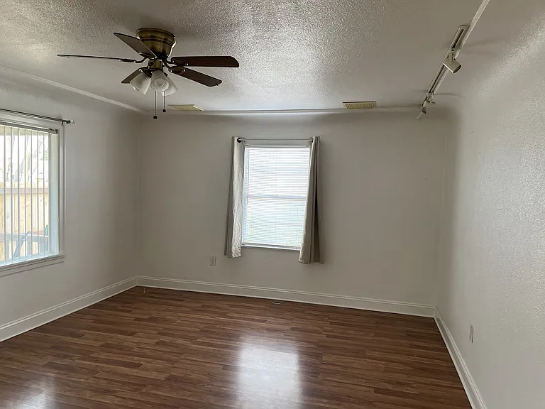 901 Castaic Ave — Photo 6