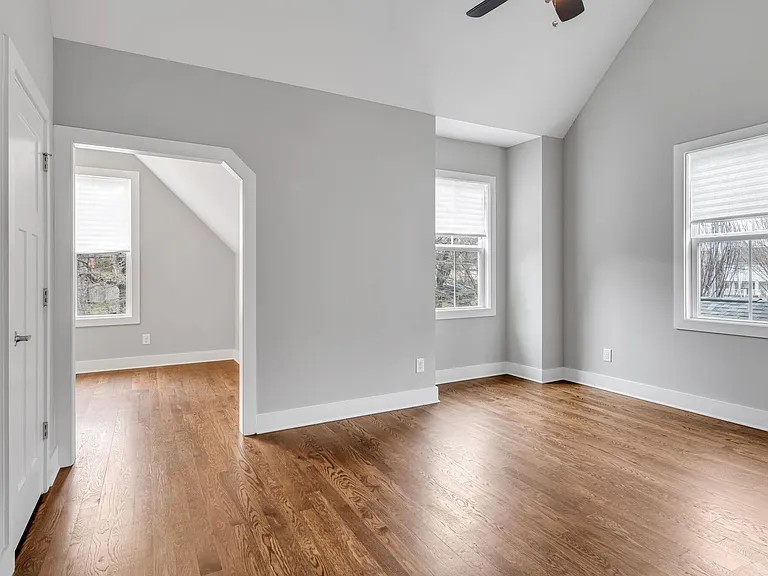 509A Moore Ave — Photo 18