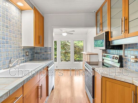 4th image of 11 E Rosemont Ave
