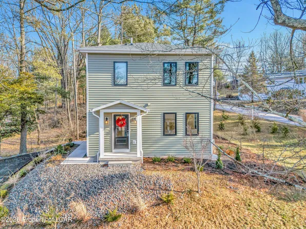 2 Gay Ave, Nuangola, PA 18707