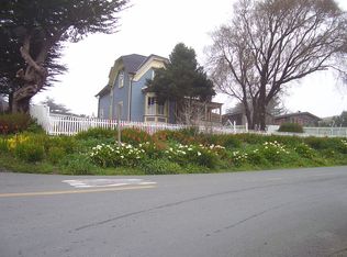 10 Riverside Dr, Point Arena, CA 95468