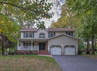 13 Vail Valley Dr, Manalapan, NJ 07726