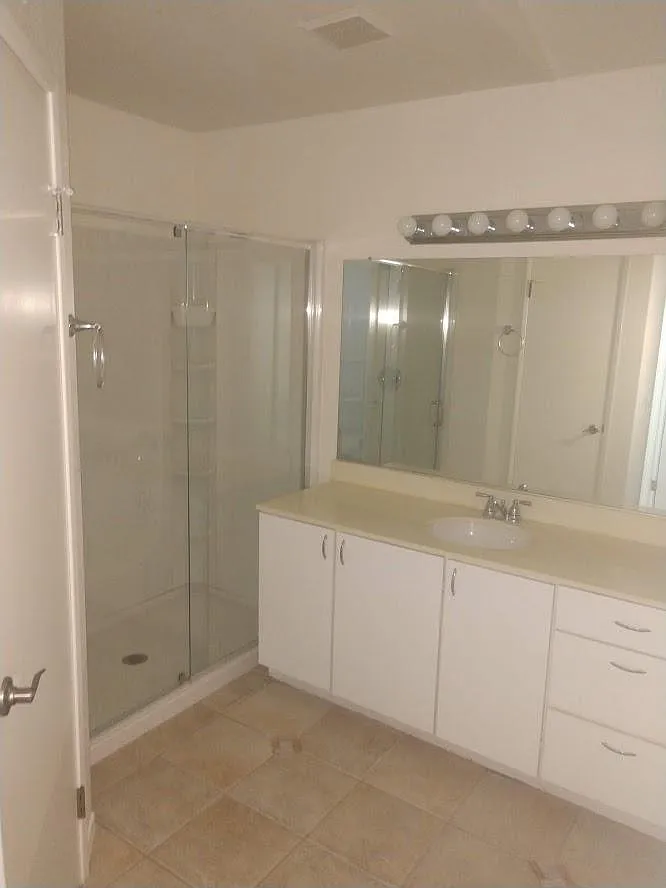3 bed, 2.5 bath, 1150 sqft, $3,400 — Photo 4