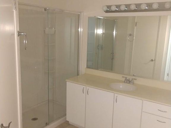 4th image of 442 Florencia Ln #442