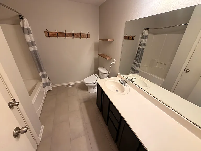 908 Mineral Dr — Photo 17