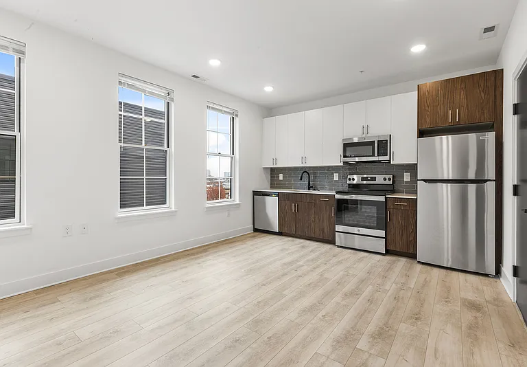 943 Washington Ave #402 — Photo 3