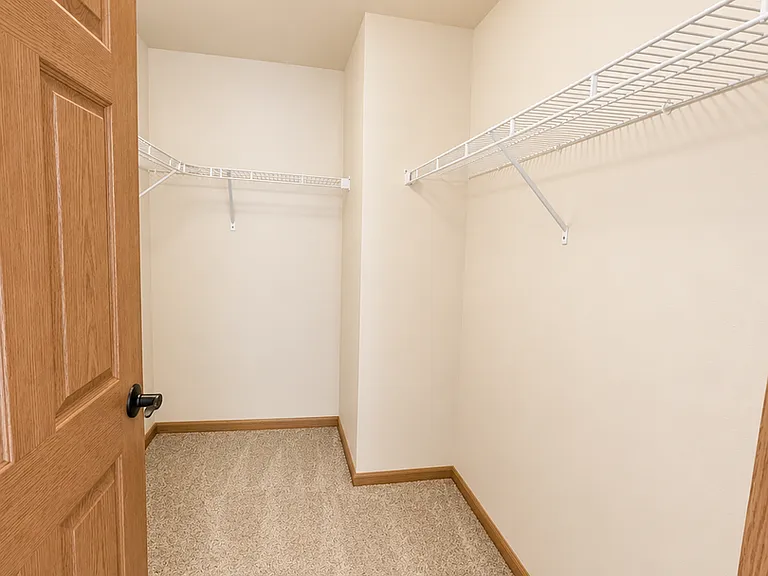 Berry Pointe Luxury Apartments — Photo 21