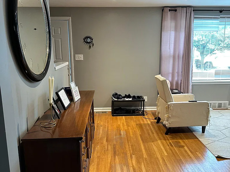55 Yarmouth Rd — Photo 2