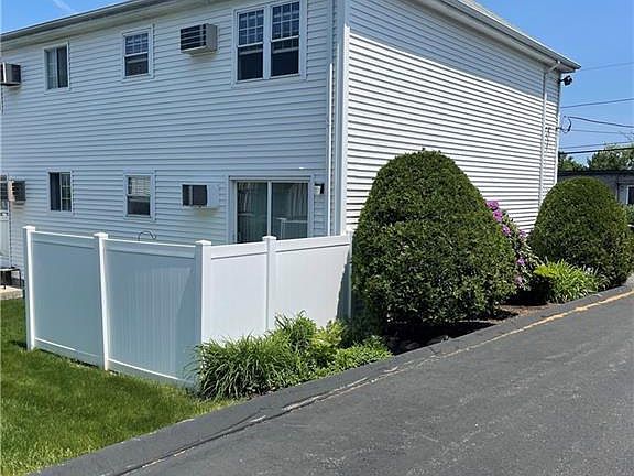 2nd image of 60 Hawthorne Pl APT 12