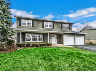 518 W Tanglewood Dr, Arlington Heights, IL 60004