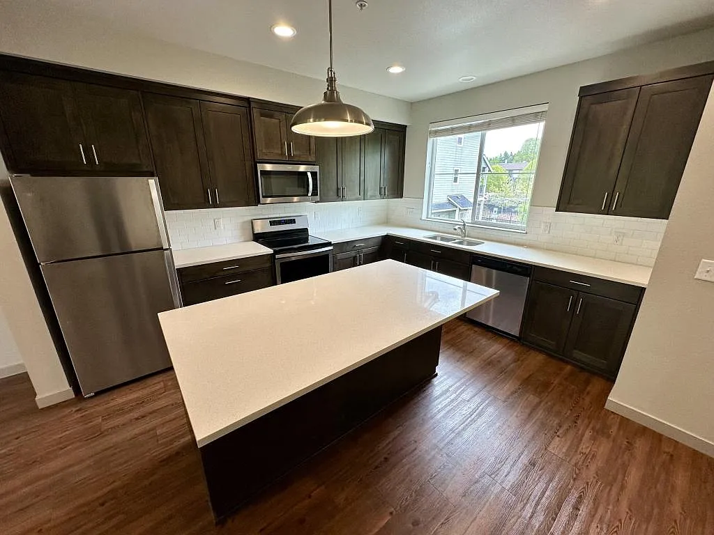 Oregon St Townhomes — Photo 4