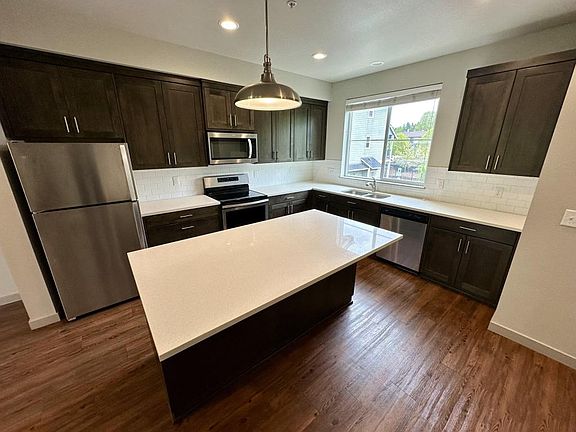 3rd image of 15790 SW Oregon St #403
