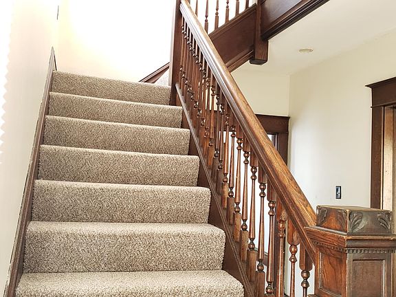 2nd image of 528 Banfield Ave