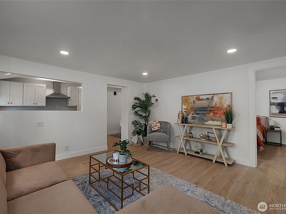 4th image of 1132 Puget Street NE