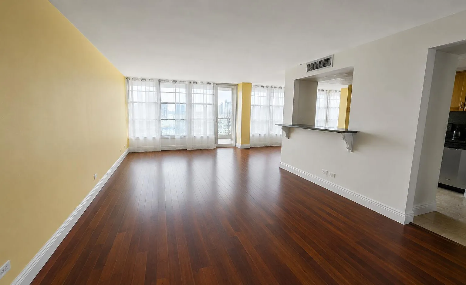 1 bed, 1.5 bath, 938 sqft, $2,500 — Photo 2