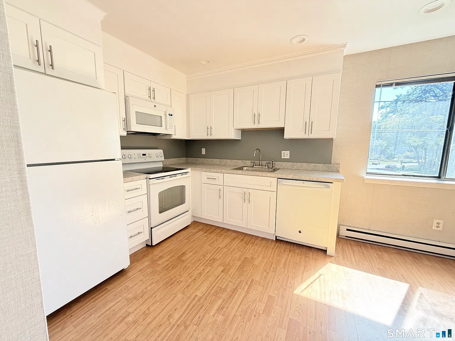 Riverview Condominium — Photo 3