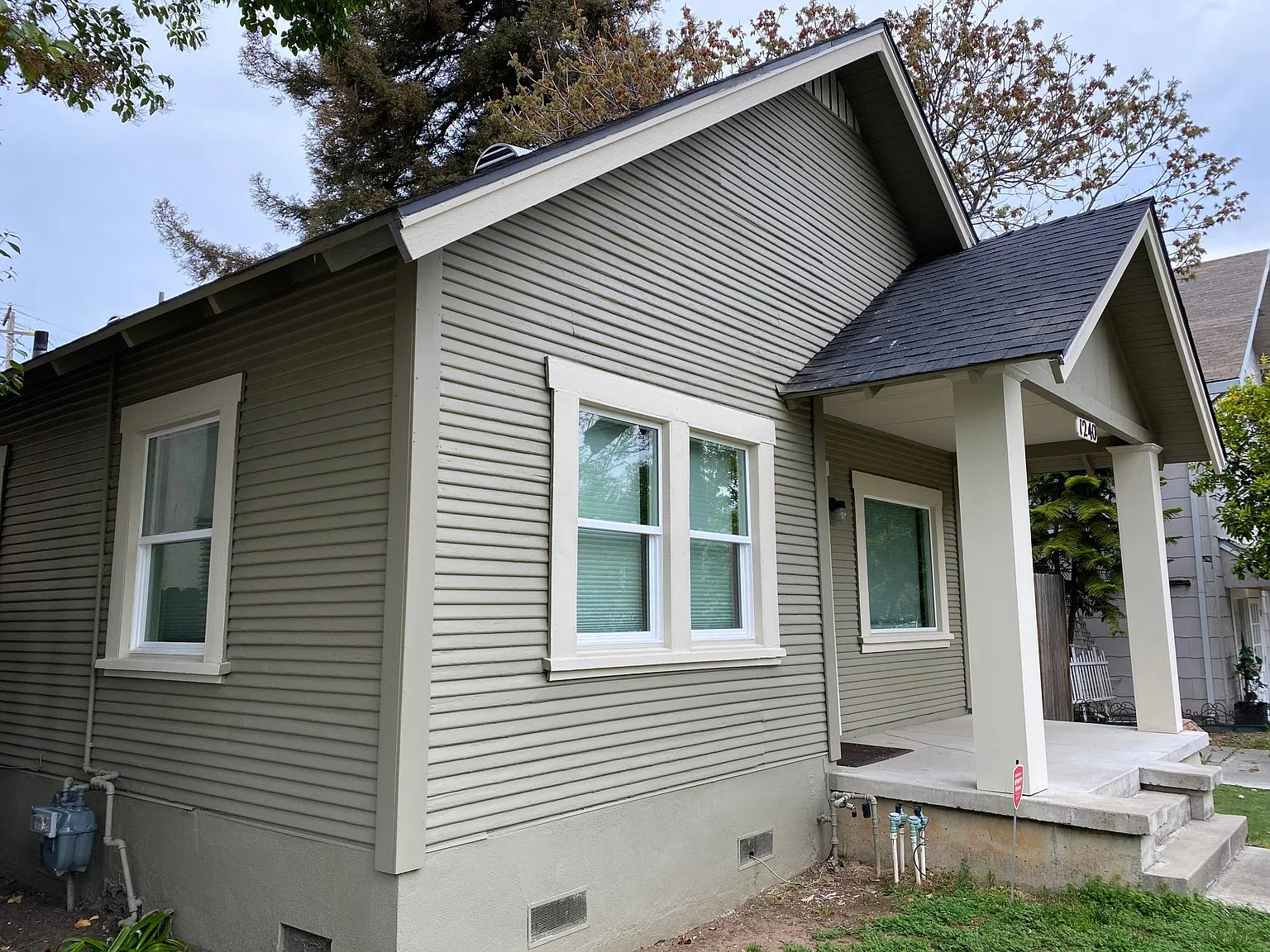 1240 32nd Street — Photo 2