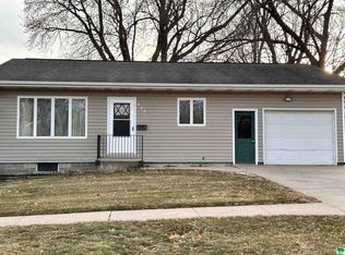 402 9th St, Alton, IA 51003