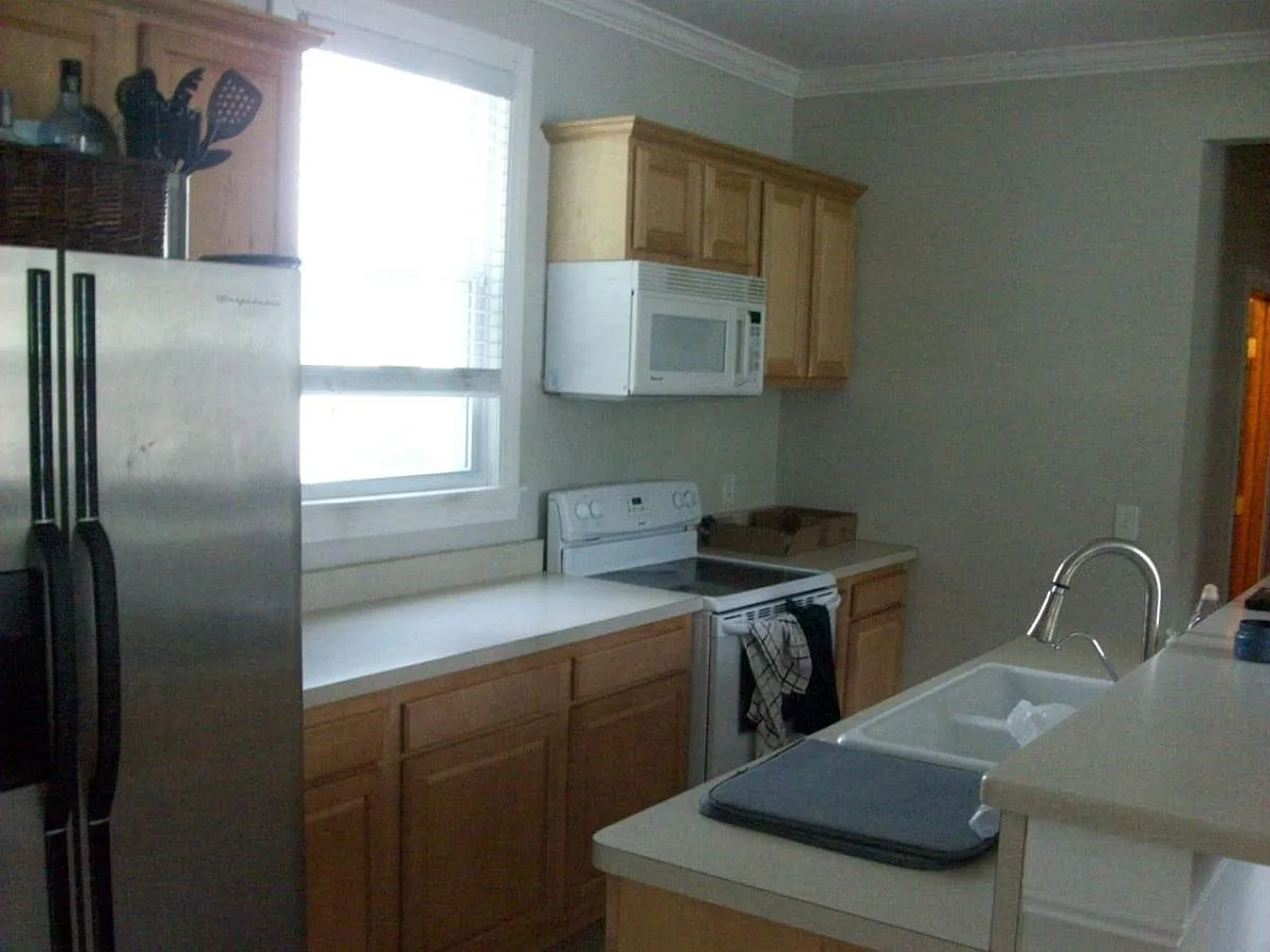 Kit w/above Conter Micro. - 3823 Isabella Ave #2