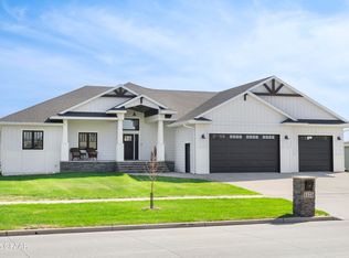 1575 57th Ave S, Grand Forks, ND 58201