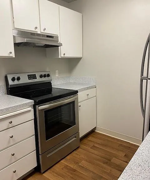 Brittany House Apartments — Photo 21