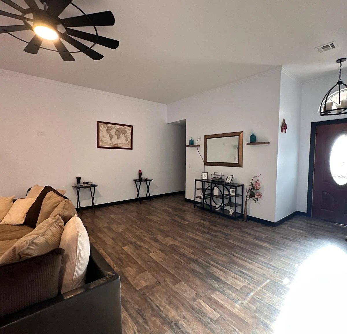 4 bed, 3157 sqft, $3,650 — Photo 2