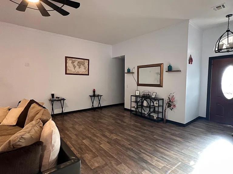 7 Stratton Ln — Photo 2